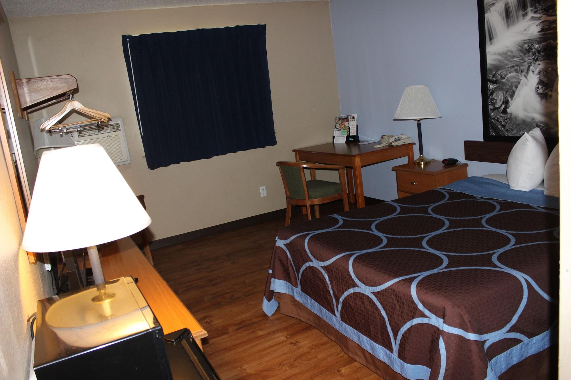 Super 8 By Wyndham East Stroudsburg - Poconos Hotel Exterior photo