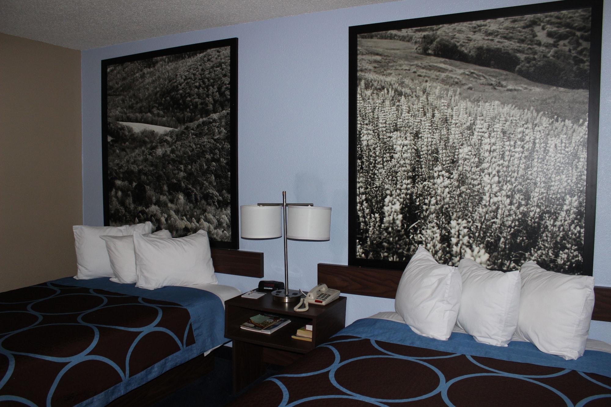 Super 8 By Wyndham East Stroudsburg - Poconos Hotel Exterior photo