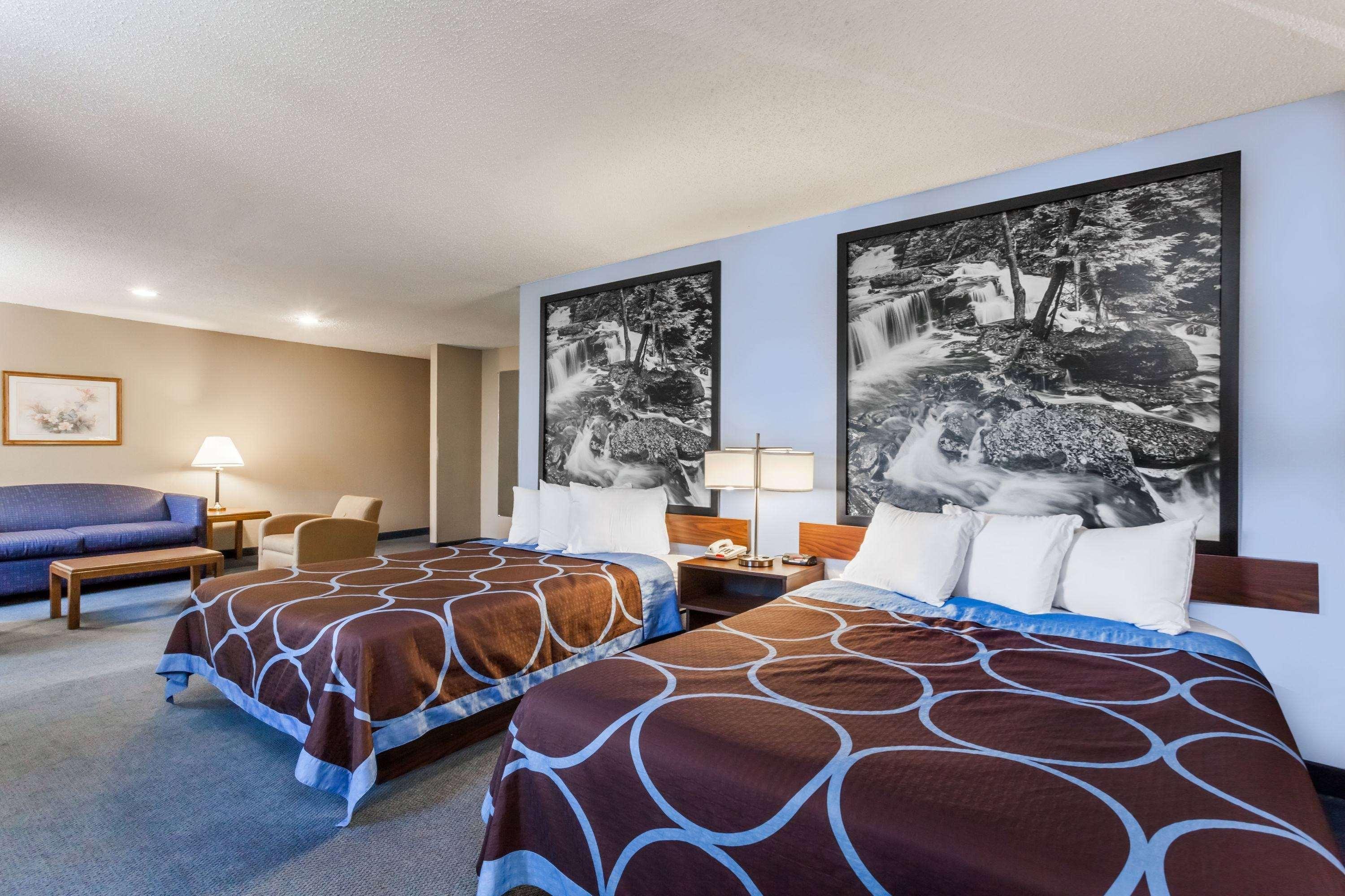 Super 8 By Wyndham East Stroudsburg - Poconos Hotel Exterior photo