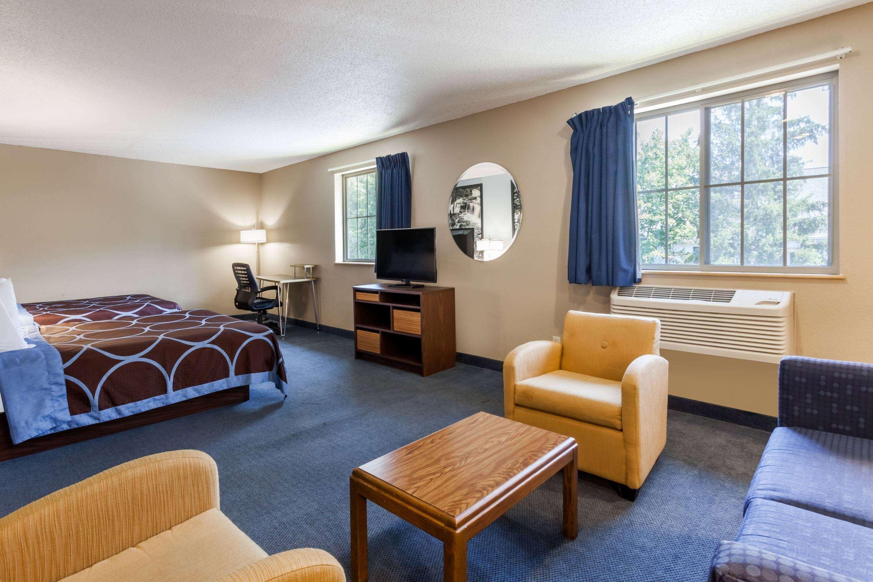 Super 8 By Wyndham East Stroudsburg - Poconos Hotel Exterior photo