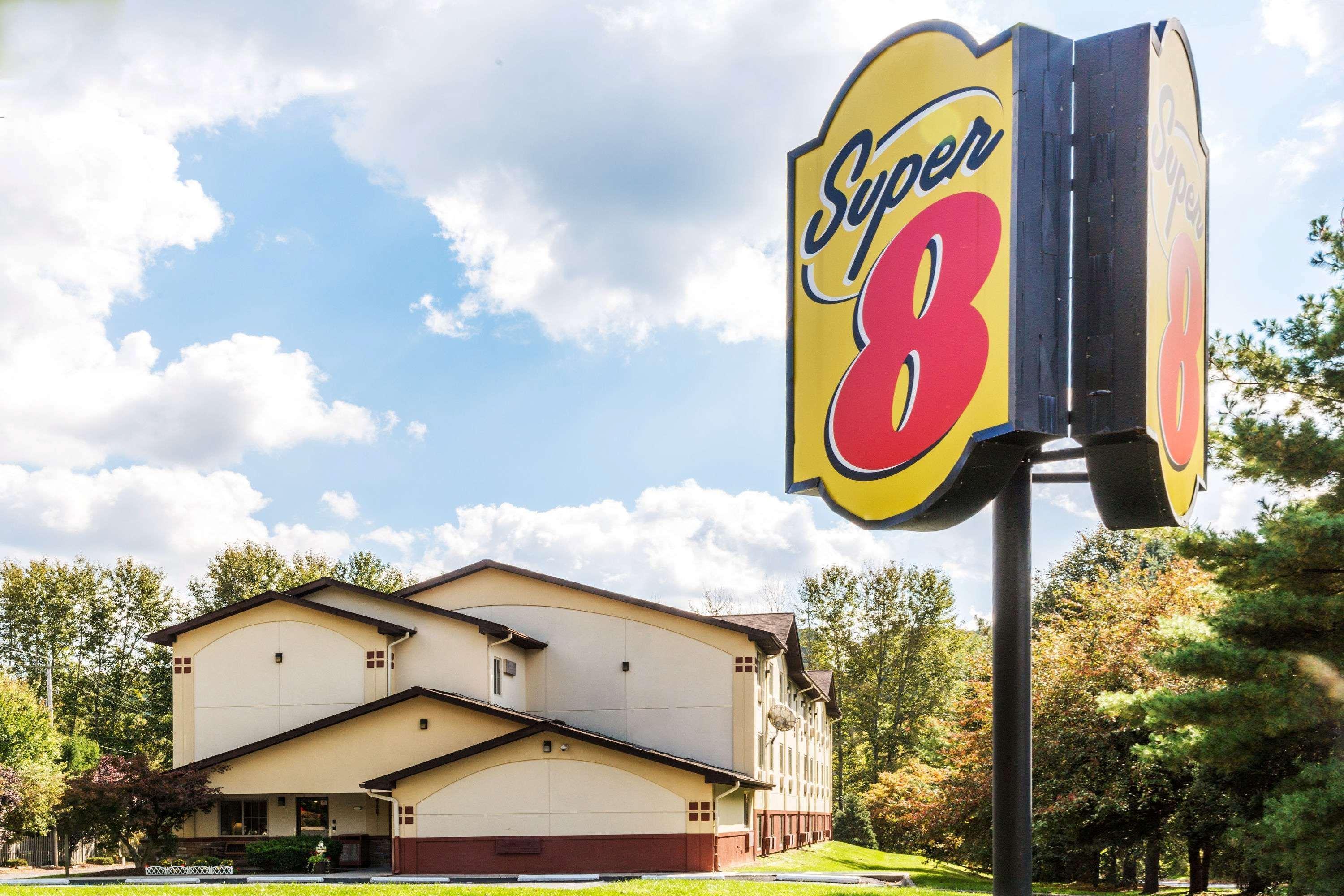 Super 8 By Wyndham East Stroudsburg - Poconos Hotel Exterior photo