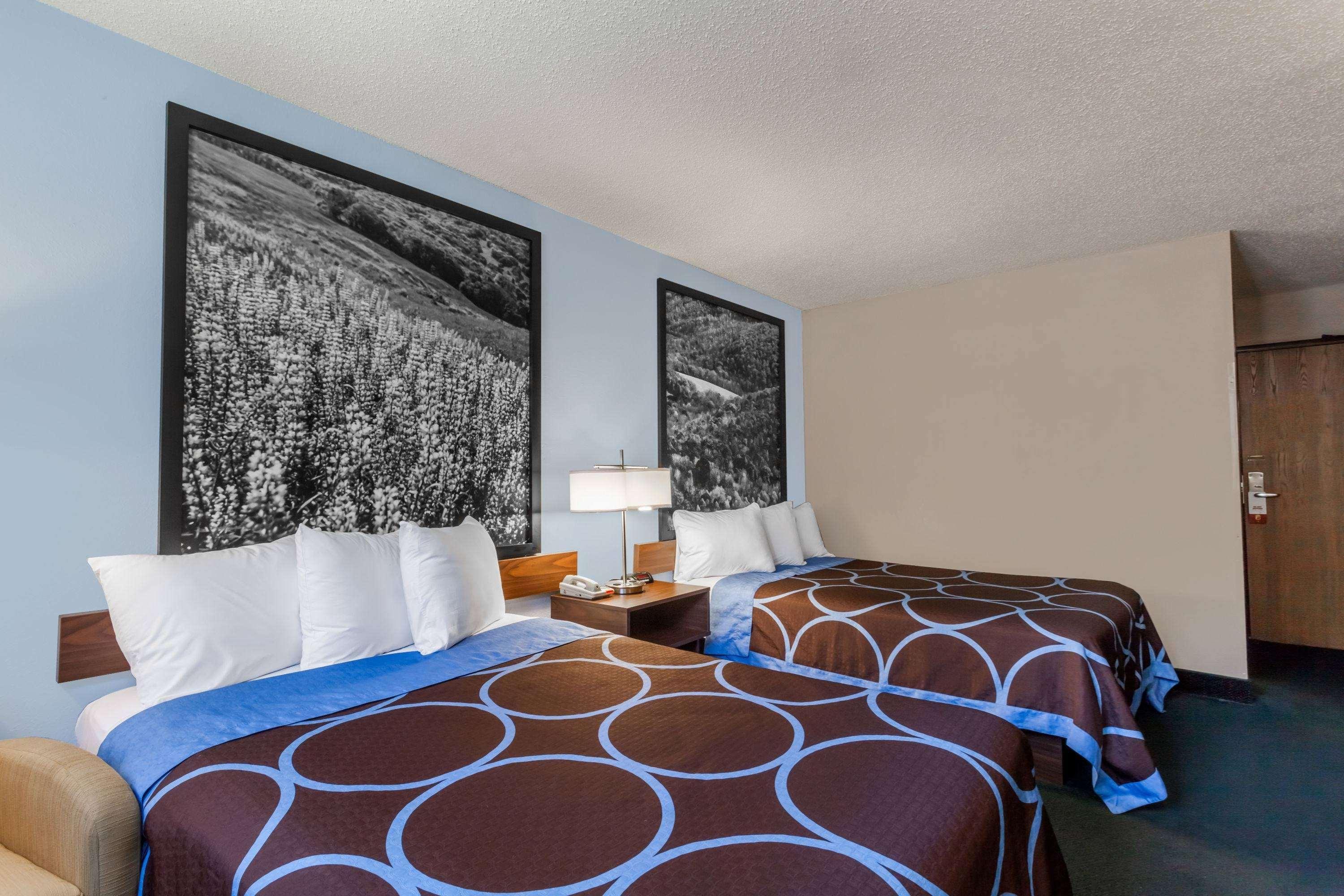 Super 8 By Wyndham East Stroudsburg - Poconos Hotel Exterior photo