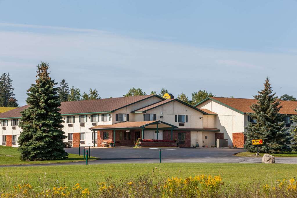 Super 8 By Wyndham East Stroudsburg - Poconos Hotel Exterior photo