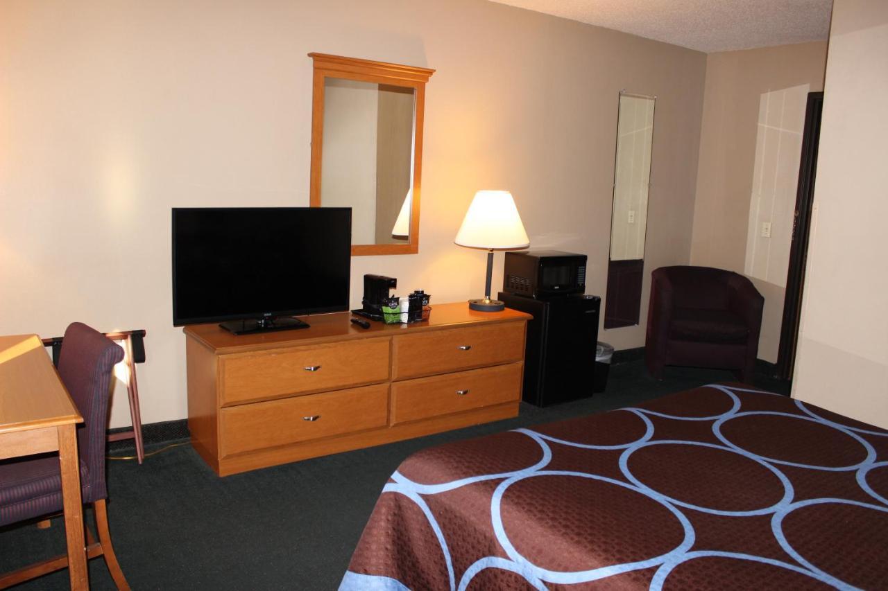Super 8 By Wyndham East Stroudsburg - Poconos Hotel Exterior photo