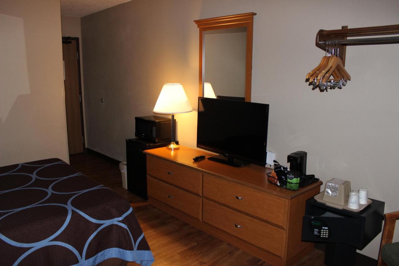 Super 8 By Wyndham East Stroudsburg - Poconos Hotel Exterior photo