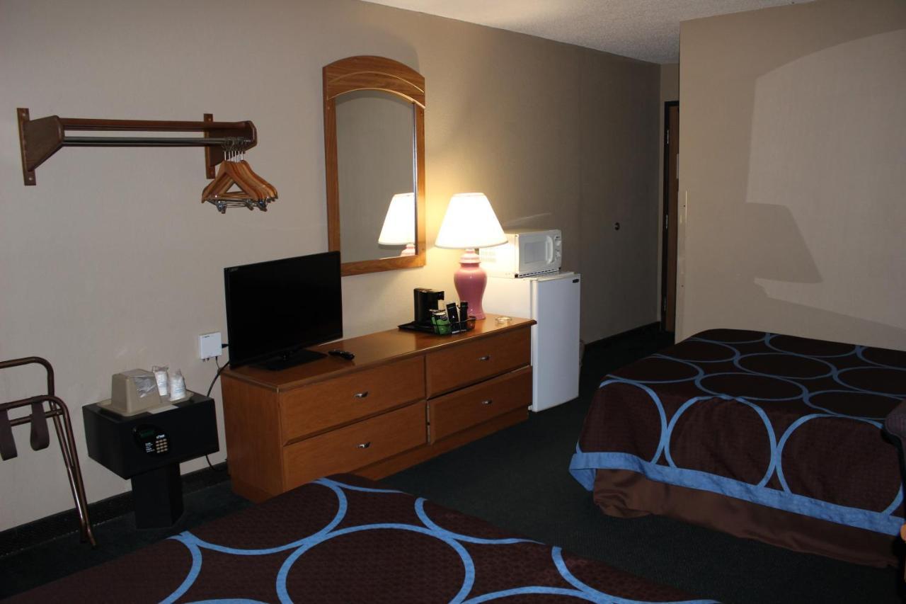 Super 8 By Wyndham East Stroudsburg - Poconos Hotel Exterior photo